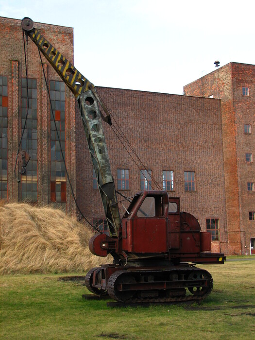 An old crane