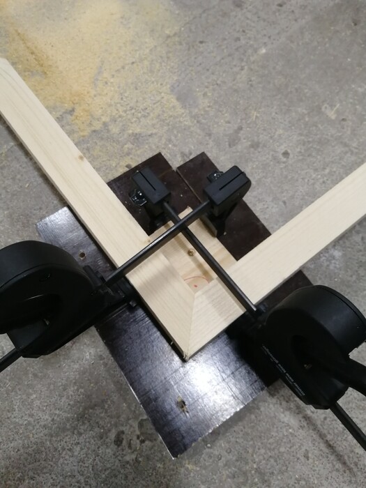 I made a little clamping jig