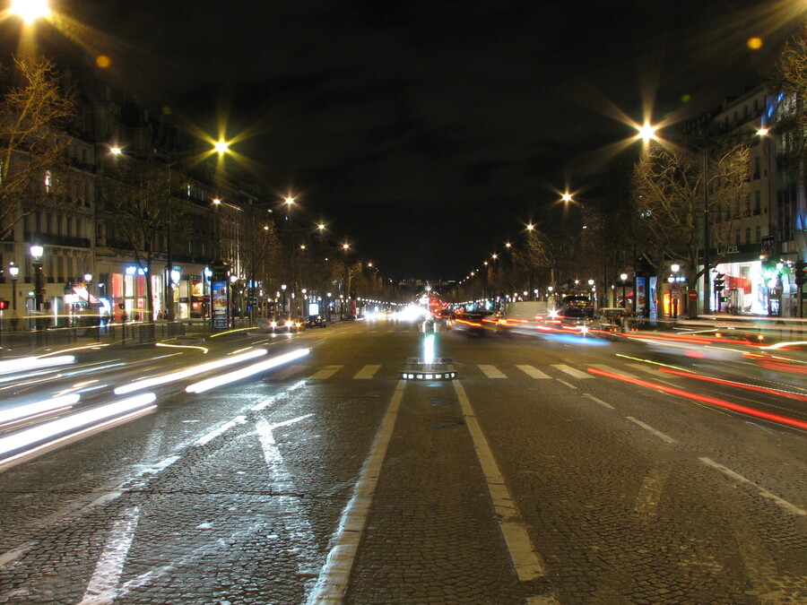 Champs-Élysées by night
