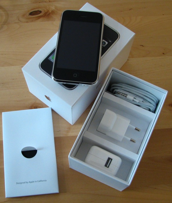 iPhone 3G box contents iPhone 3G box contents