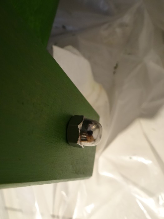 Finishing touch on the hinge rod