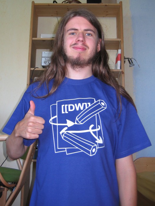 Michitux with his DokuWiki Shirt